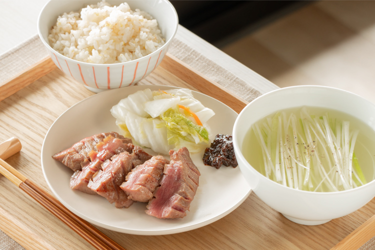 味わいを引き立てる薬味と副菜