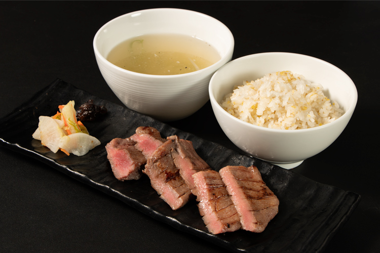 店内で焼きたてを味わう