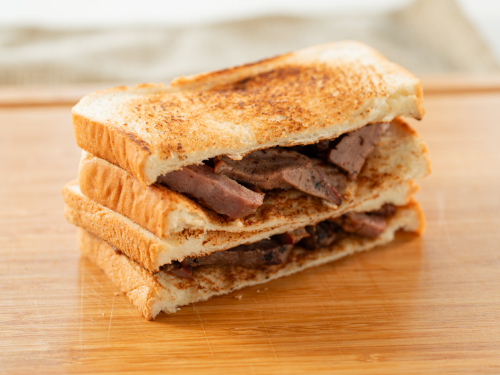 パンにはさんで